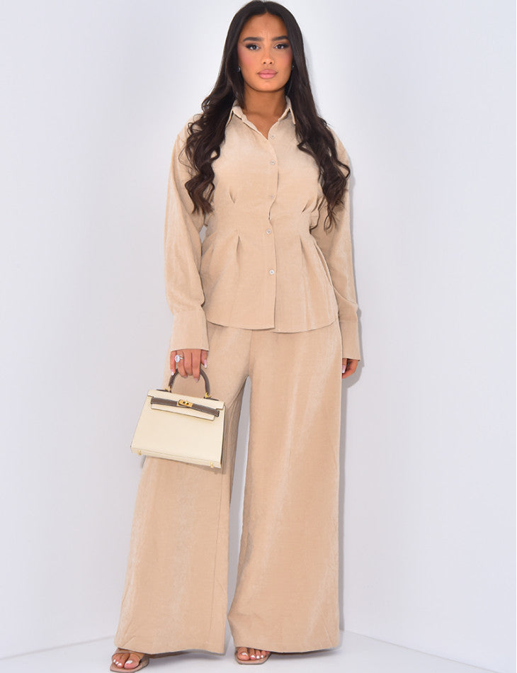 Ensemble pantalon effet daim et chemise ajustée à nouer