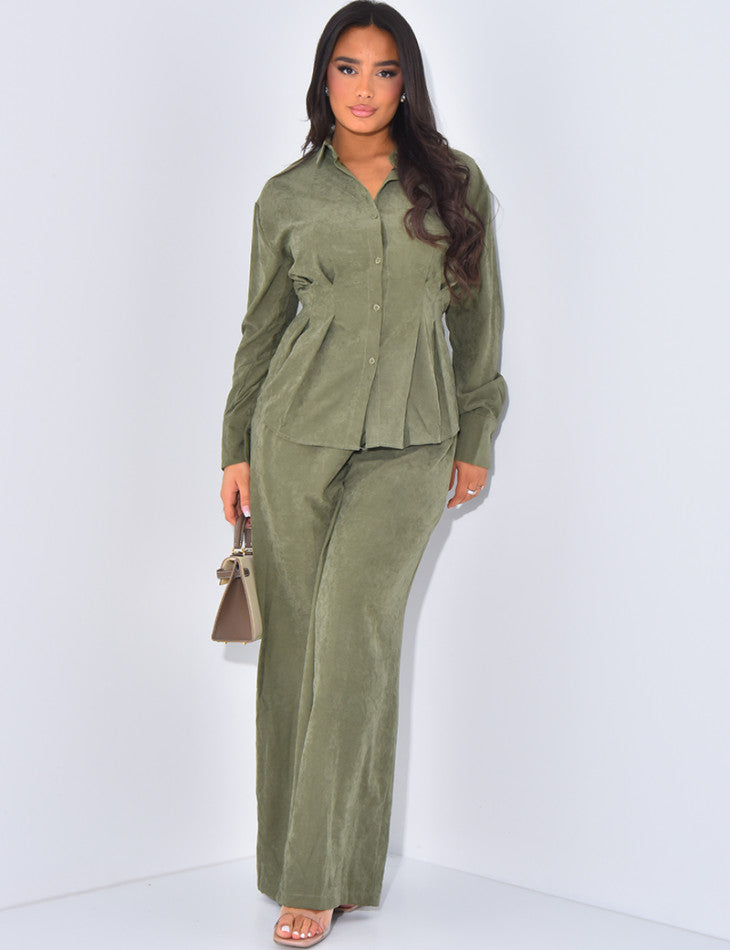 Ensemble pantalon effet daim et chemise ajustée à nouer