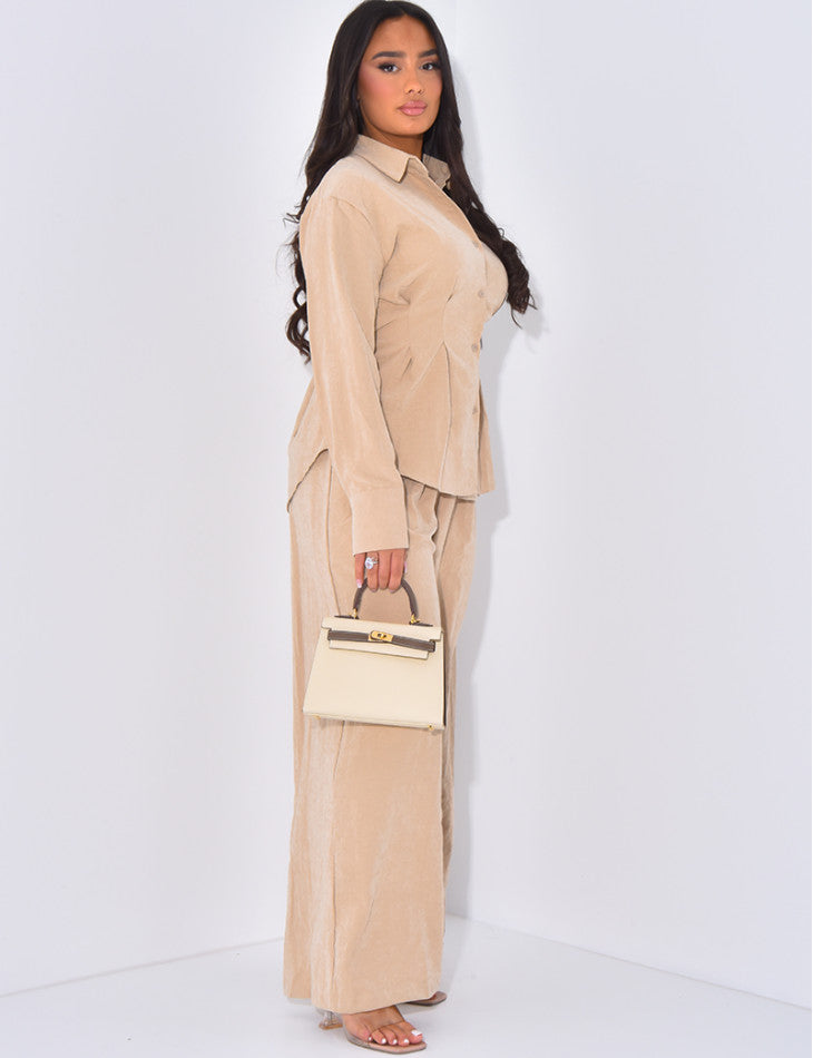 Ensemble pantalon effet daim et chemise ajustée à nouer